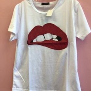 White T with red lips